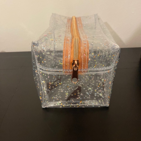 Makeup Bag Clear with Rose gold Zipper Large $15 - Picture 4 of 4